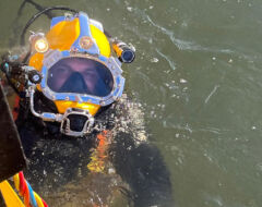 Commercial diving service